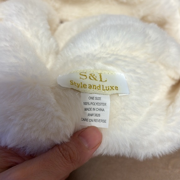 Bundle Faux Fur scarf 🧣& Trapper Hat -Ivory - Picture 9 of 17